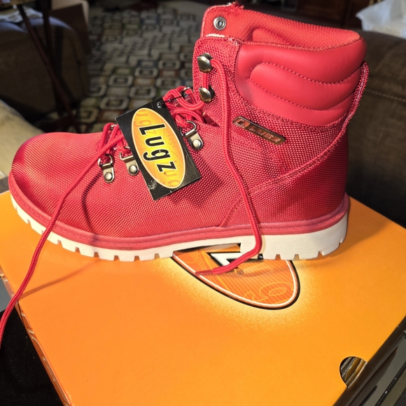 Lugz Women's Vibrant Red Combat Boots with White Soles NWTs - Picture 2 of 4
